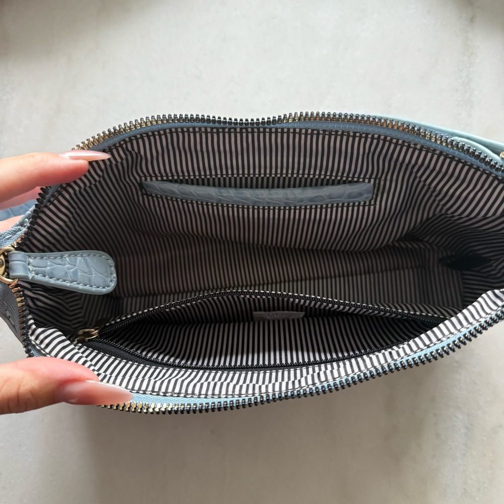Blue croc embossed shoulder bag - Picture 5 of 7